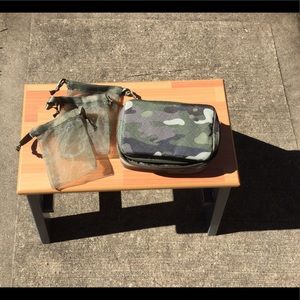 THIRTY-ONE Baubles and Bracelet case in “CAMO CROSSHATCH”